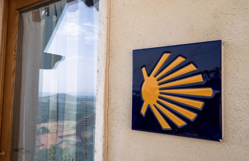 Poderetto Apartment | Apartment "La Tana della Volpe" with Mountain View, Private Garden & Wi-Fi