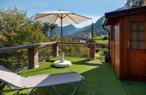 Castello dell'Acqua Apartment | Apartment 'La Terrazza' with Mountain View, Wi-Fi and Air Conditioning