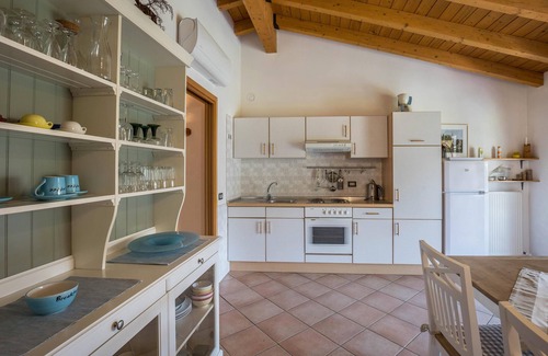 Colà Di Lazise Apartment | Apartment 'Lake Garda-Lazise Colá' with Garden, Shared Pool & A/C