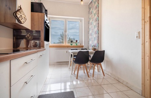 Hohenmocker Apartment | Apartment 'Landglück' with Private Terrace, Shared Garden and Wi-Fi