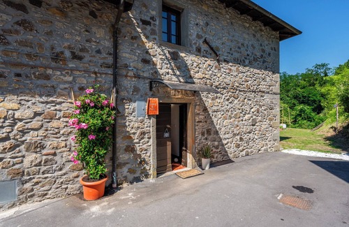 Casone Carpinelli Apartment | Apartment 'Le Due Cime' with Shared Garden and Wi-Fi