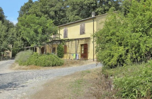 Pomarance Apartment | Apartment Leccio in Canneto - 4 persons, 2 bedrooms