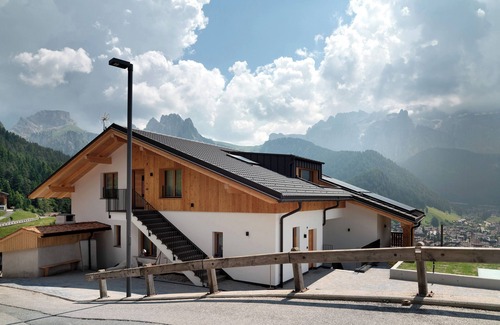 Daunei Apartment | Apartment 'Lën' with Mountain View, Shared Garden and Wi-Fi
