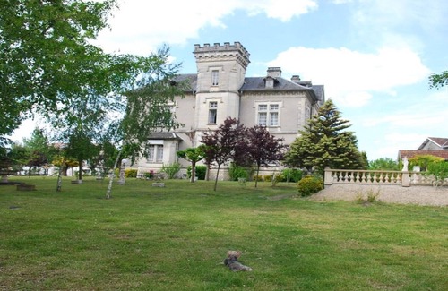 Hostens Apartment | Apartment les Jasmins in the park of the castle of Hostens