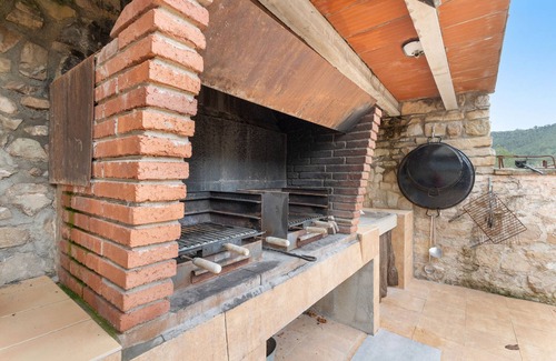 Jorba Apartment | Apartment 'Les Muntades Foc' with Mountain View, Wi-Fi and Air Conditioning