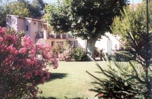 Orgon House | Apartment 'Les oliviers' - Tastefully Restored Provencal Farmhouse