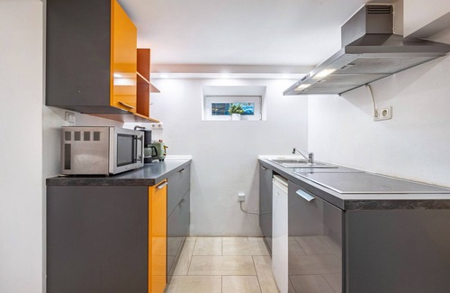 Friedrichsdorf Apartment | Apartment 'Living The Green' with Private Terrace, Wi-Fi and Air Conditioning