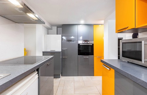 Friedrichsdorf Apartment | Apartment 'Living The Green' with Private Terrace, Wi-Fi and Air Conditioning