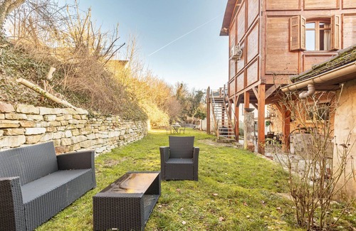Friedrichsdorf Apartment | Apartment 'Living The Green' with Private Terrace, Wi-Fi and Air Conditioning