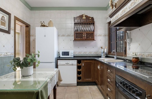 Setenil de las Bodegas Apartment | Apartment 'Los Abuelos' with Mountain View, Wi-Fi and Air Conditioning