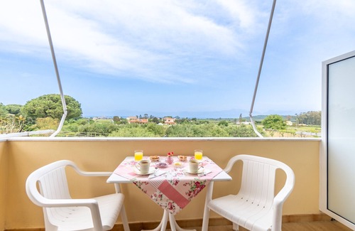Almiros Beach Apartment | Apartment 'Lotus 4' with Shared Terrace, Wi-Fi and Air Conditioning