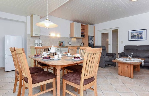 Neuharlingersiel Apartment | Apartment "lower left" - House Albatros