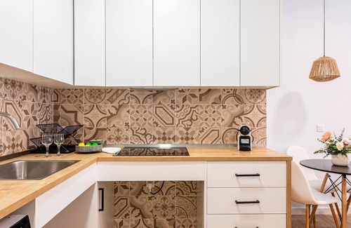 Torrefiel Apartment | Apartment 'Lugre 4' with Balcony, Wi-Fi and Air Conditioning
