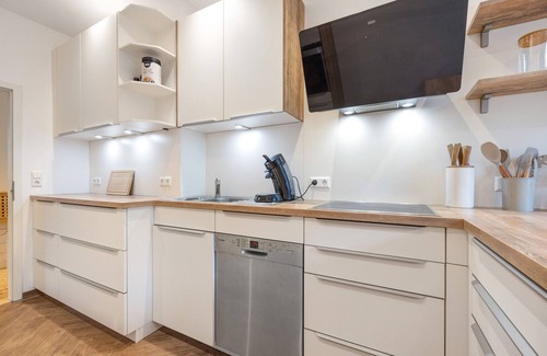 List Apartment | Apartment 'Möblierte Luxuswohnung Mit Kamin' with Wi-Fi