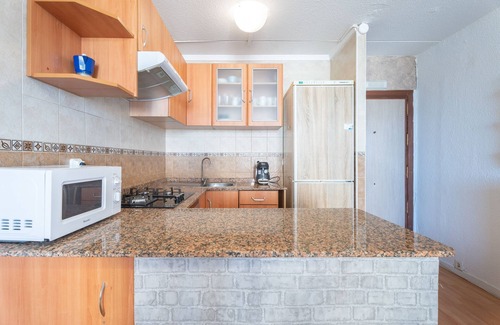 Playa Pobla de Farnals Apartment | Apartment 'Mabel' with Shared Pool, Wi-Fi and Air Conditioning