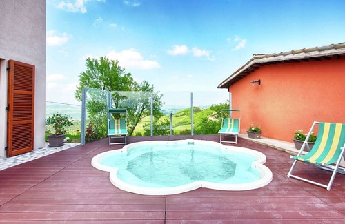 SantʼAngelo in Vado Villa | Apartment Montefeltro with Whirlpool