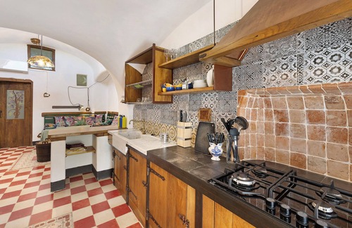 Varigotti Apartment | Apartment 'Mandarino' with Sea View, Wi-Fi and Air Conditioning