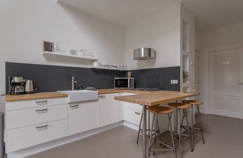 Workum Apartment | Apartment (max 4 pers) in renovated farmhouse within walking distance downtown Workum