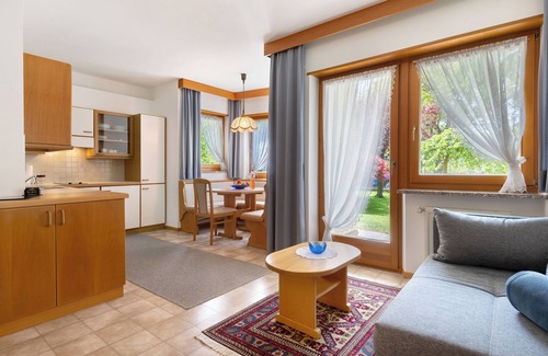 Plaus Apartment | Apartment 'Mayr Eins' with Mountain View, Private Terrace and Wi-Fi