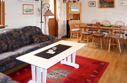 Florø Apartment | Apartment Mjellhaugen by Interhome