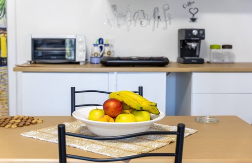 Comiso Apartment | Apartment 'Monolocale In Villa Con Piscina' with Mountain View, Shared Pool and Wi-Fi