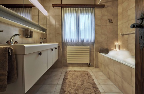Klosters Platz Apartment | Apartment 'Mutta' with Balcony and Wi-Fi