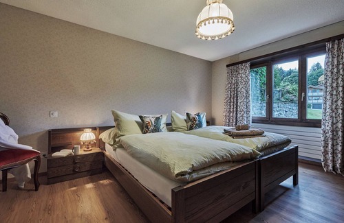Klosters Platz Apartment | Apartment 'Mutta' with Balcony and Wi-Fi