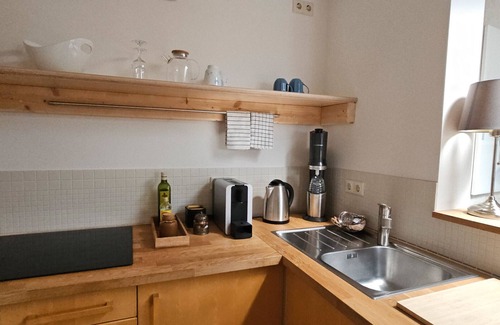 Striesen Apartment | Apartment 'Nahe Blauen Wunder' with Shared Terrace, Shared Garden and Wi-Fi