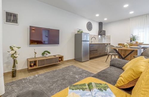 Musalez Apartment | Apartment Nilda with Balcony