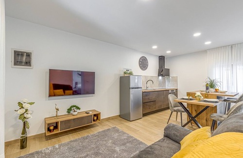 Musalez Apartment | Apartment Nilda with Balcony