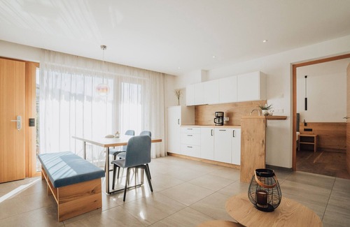 Rifiano Apartment | Apartment 'Oberegghof Garten' with Mountain View and Wi-Fi