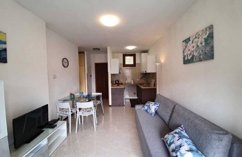 Feriolo House | Apartment on Lake Maggiore with Garden