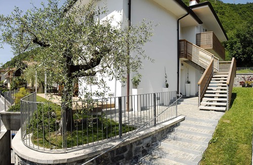 Lovere Apartment | Apartment on the 1st floor, detached, lake view, at the threshold of the forest.