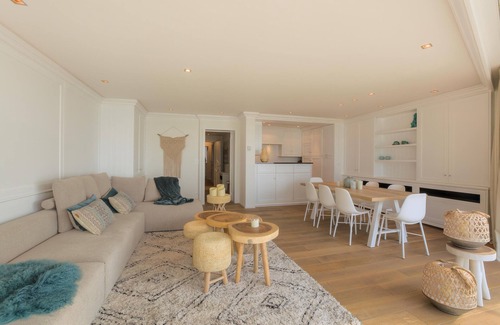 Zeebrugge Apartment | Apartment on the seafront in Knokke on the 4th floor for max 7 persons