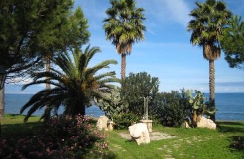 Brucoli Apartment | Apartment on the beach in Baia dei Turchi- 6/7 persons