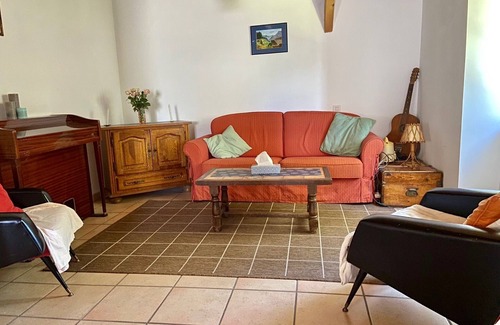 Les Vastres House | Apartment on the first floor of an old stone barn