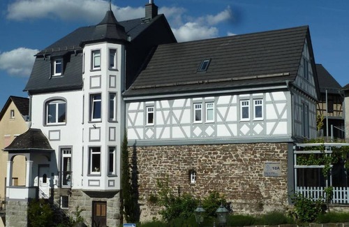 Hoehr-Grenzhausen Apartment | Apartment Orchidee - Living room/bedroom - Apartments in the Château d'Esprit