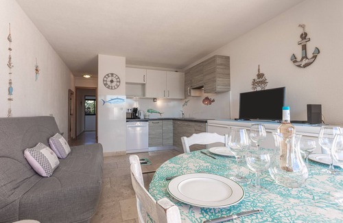 Port Grimaud Apartment | Apartment overlooking the Port-Grimaud canals, rue de l'Amarrage