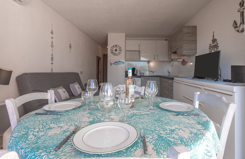 Port Grimaud Apartment | Apartment overlooking the Port-Grimaud canals, rue de l'Amarrage