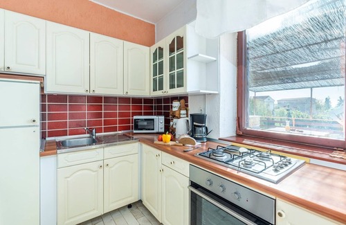 Peresiji Apartment | Apartment Peresiji AUB with Shared pool