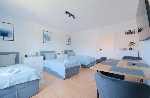Celle Apartment | Apartment Pietsch - 6 Personen-3 Schlafzimmer- Boxspringbetten- Smart TV- Balkon- Zentral
