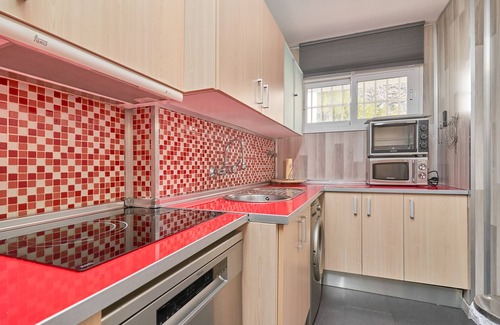 Almunecar Apartment | Apartment "Piso El Paraiso Almuñécar" with Sea View, Terrace & Wi-Fi