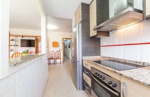 Garrucha Apartment | Apartment 'Piso Para Grupos Cerca Del Mar' with Shared Pool, Wi-Fi and Air Conditioning