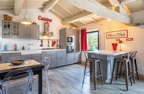 Trequanda Apartment | Apartment 'Podere Poggiolino' with Shared Pool, Wi-Fi and Air Conditioning
