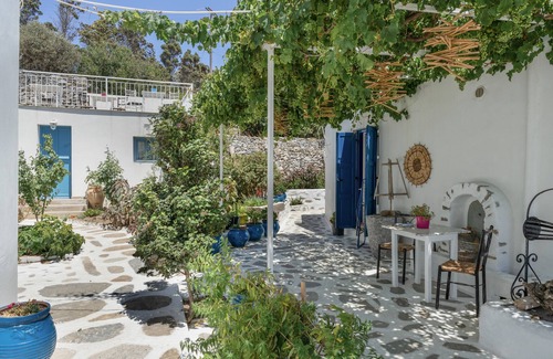 Amorgos Town Apartment | Apartment 'Politimi's Studio N5' with Mountain View, Wi-Fi and Air Conditioning
