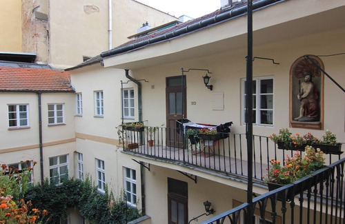Mala Strana Apartment | Apartment Prokopská - a peaceful Lovers' Retreat near the Charles Bridge