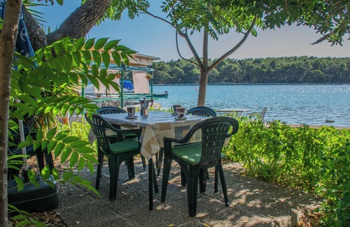 Punta Kriza Apartment | Apartment Punta Orange 5m from the sea, island Cres