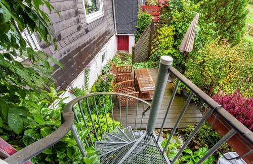 Usseln Apartment | Apartment 'Remise Fewo' with Private Terrace, Private Garden and Wi-Fi