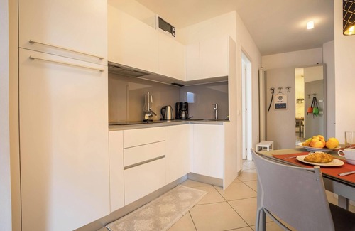 Aer Apartment | Apartment 'Residence La Villa Diamante' with Lake View, Pool & Wi-Fi
