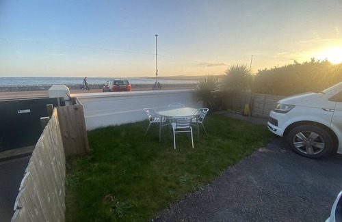 Exmouth Apartment | Apartment right on the seafront of Exmouth Beach.